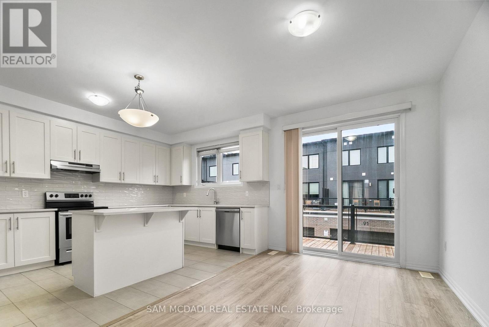 70 Huguenot Road, Oakville, Ontario  L6H 0X4 - Photo 33 - W12497882