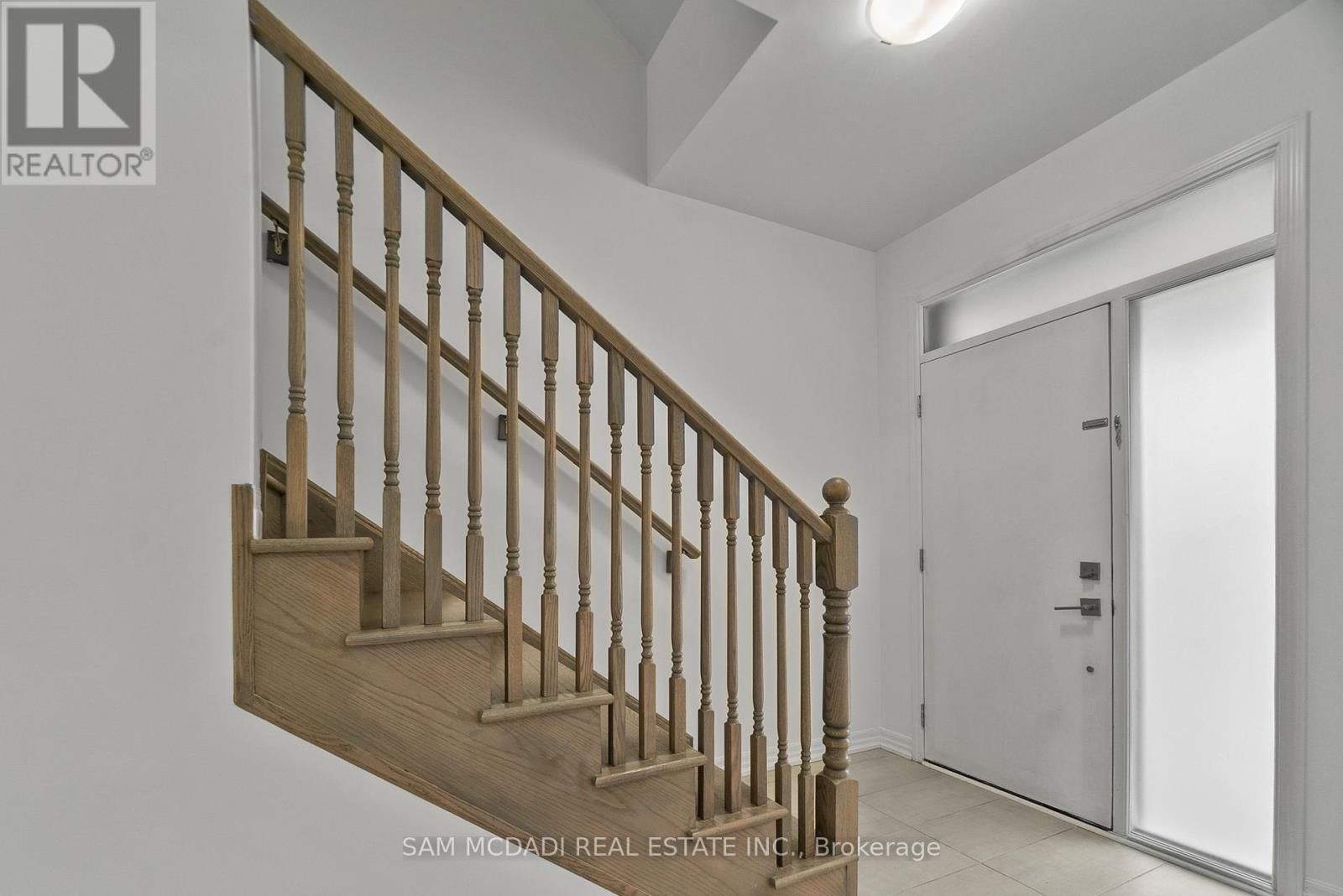 70 Huguenot Road, Oakville, Ontario  L6H 0X4 - Photo 38 - W12497882