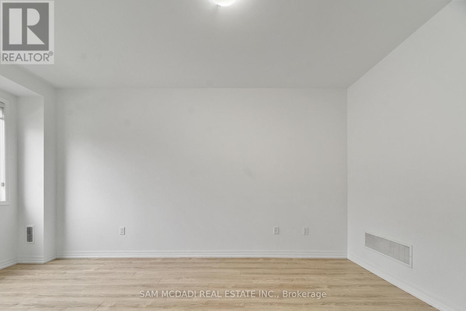 70 Huguenot Road, Oakville, Ontario  L6H 0X4 - Photo 37 - W12497882