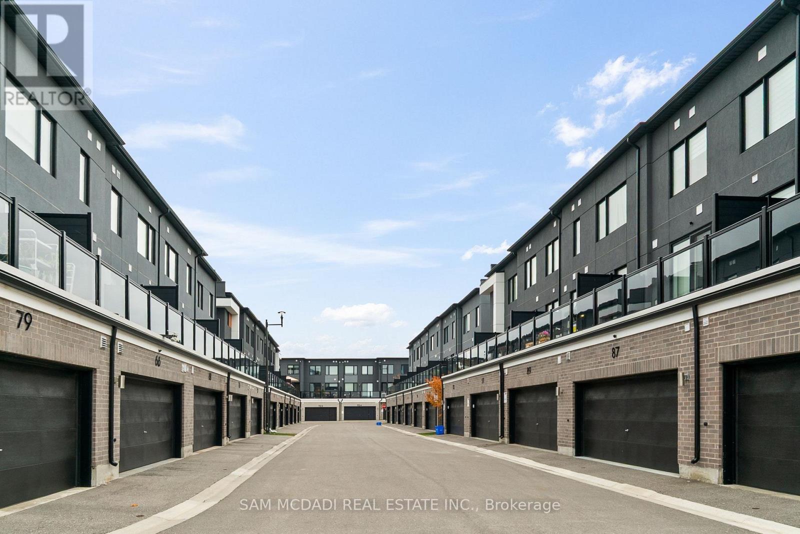 70 Huguenot Road, Oakville, Ontario  L6H 0X4 - Photo 42 - W12497882