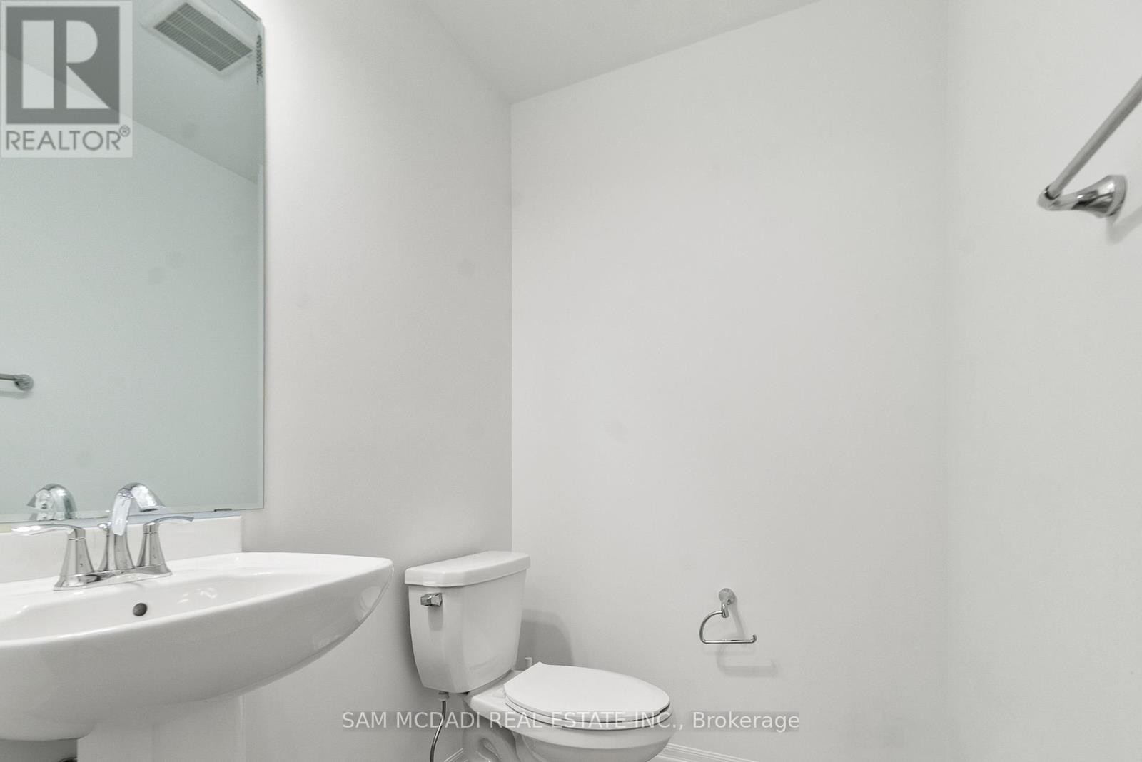 70 Huguenot Road, Oakville, Ontario  L6H 0X4 - Photo 5 - W12497882