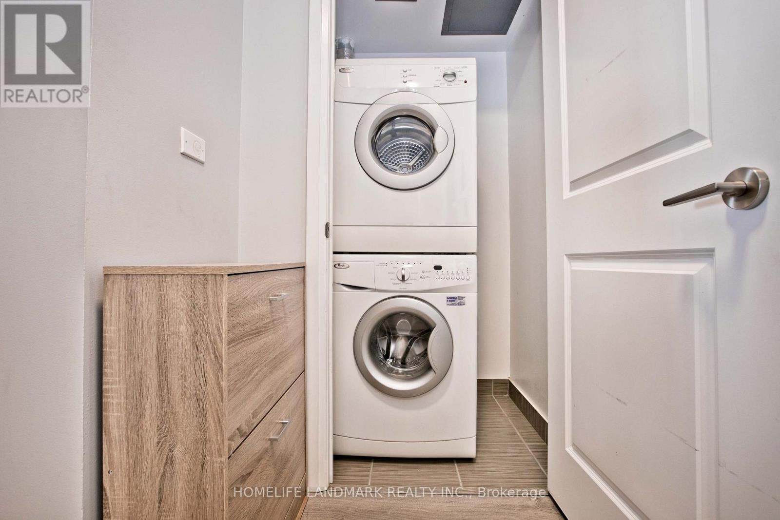 810 - 370 Highway 7 E Avenue, Richmond Hill, Ontario  L4B 0C4 - Photo 11 - N12531182