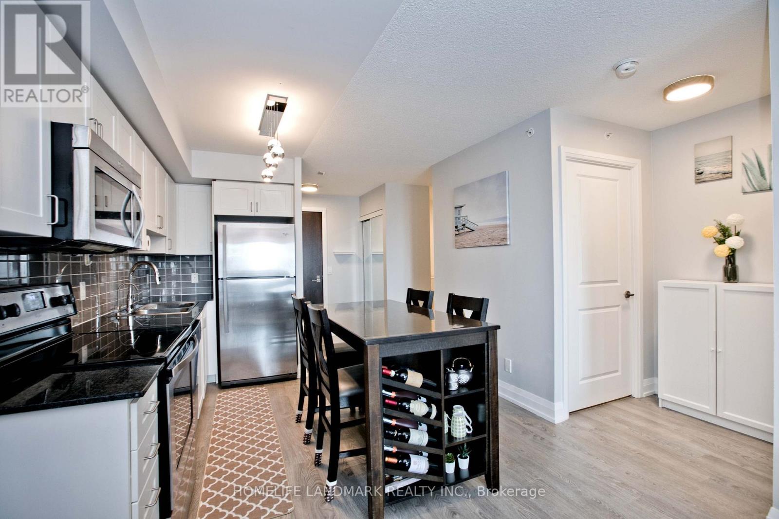 810 - 370 Highway 7 E Avenue, Richmond Hill, Ontario  L4B 0C4 - Photo 8 - N12531182