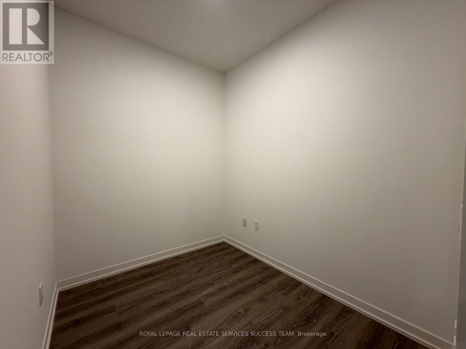 1107 - 8 Interchange Way, Vaughan, Ontario  L4K 0P9 - Photo 11 - N12531208