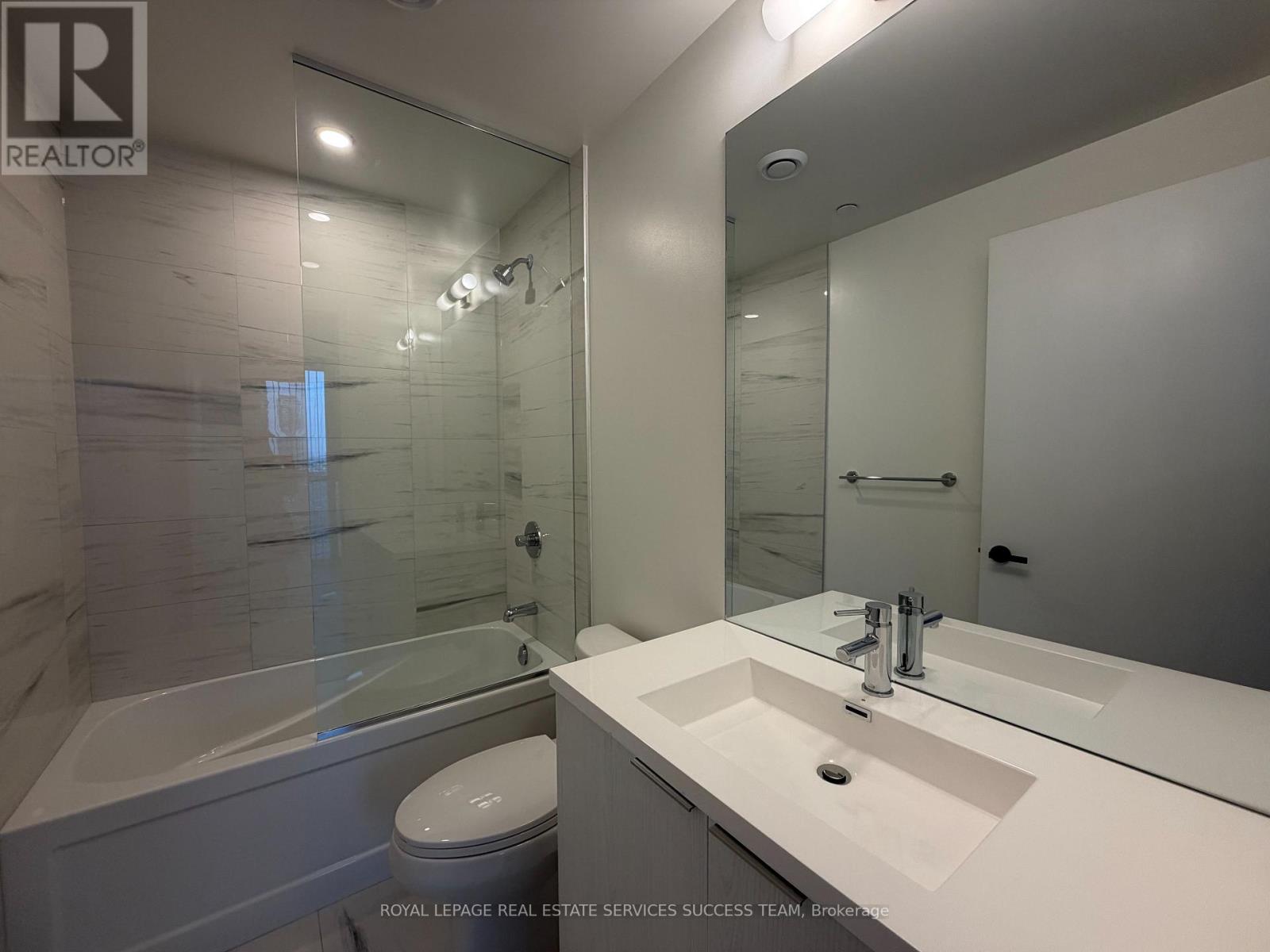 1107 - 8 Interchange Way, Vaughan, Ontario  L4K 0P9 - Photo 13 - N12531208