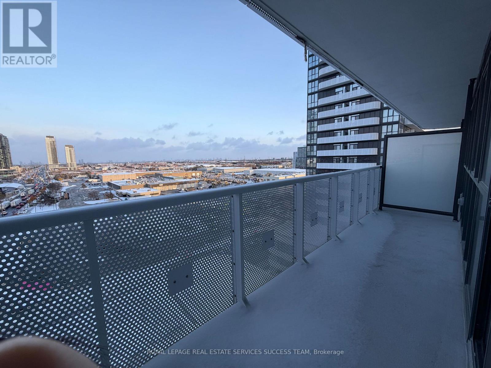 1107 - 8 Interchange Way, Vaughan, Ontario  L4K 0P9 - Photo 14 - N12531208