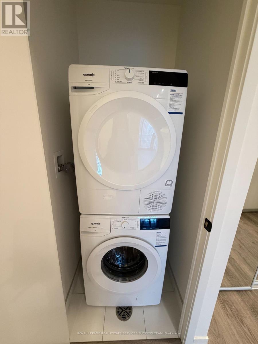 1107 - 8 Interchange Way, Vaughan, Ontario  L4K 0P9 - Photo 6 - N12531208