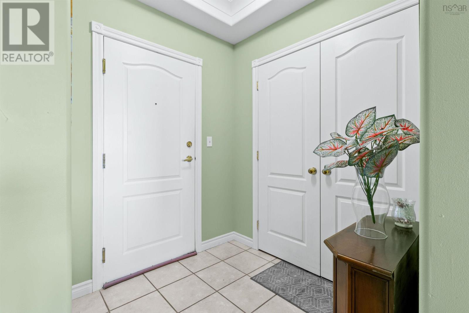 Property at 307 10 Regency Park Drive image 5