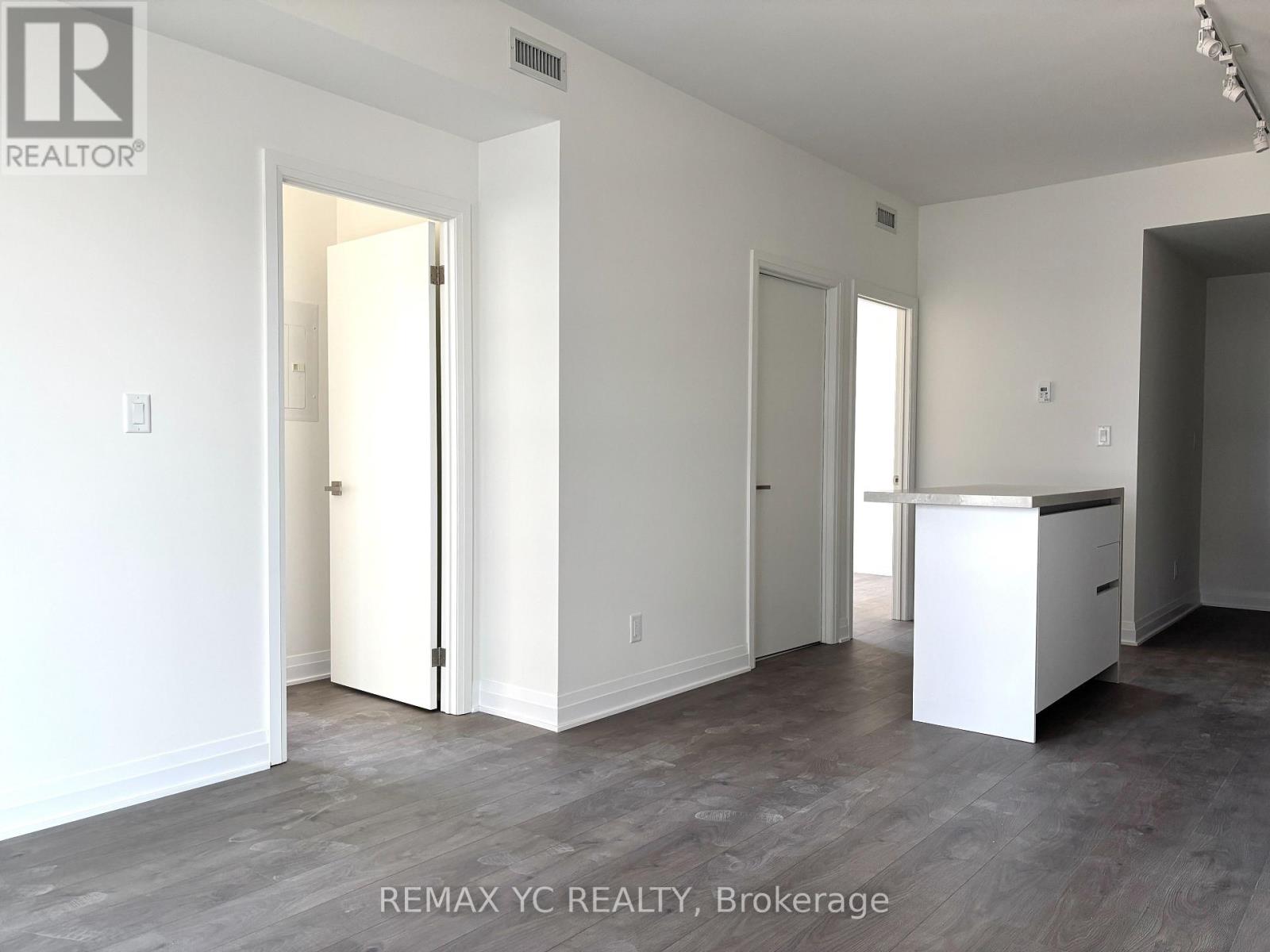 1610 - 4015 The Exchange, Mississauga, Ontario  L5B 1M7 - Photo 5 - W12531184