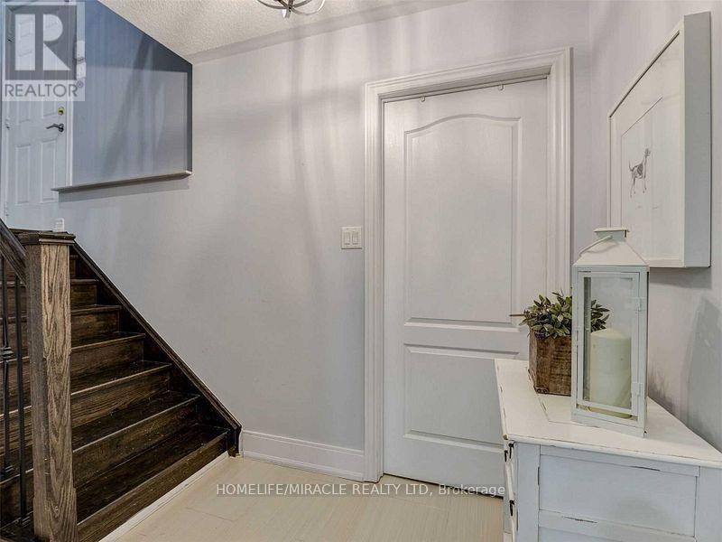 449 Landsborough Avenue, Milton, Ontario  L9T 7X7 - Photo 2 - W12531188