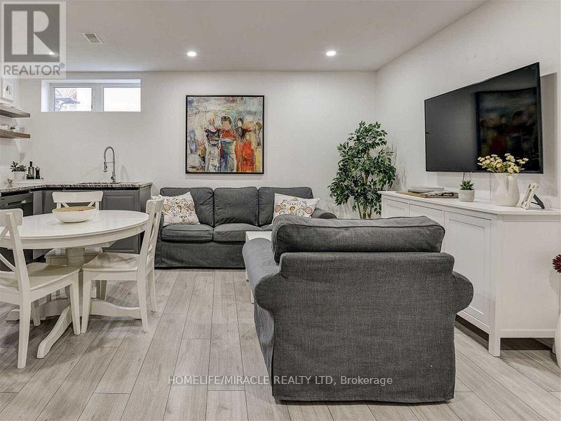 449 Landsborough Avenue, Milton, Ontario  L9T 7X7 - Photo 4 - W12531188