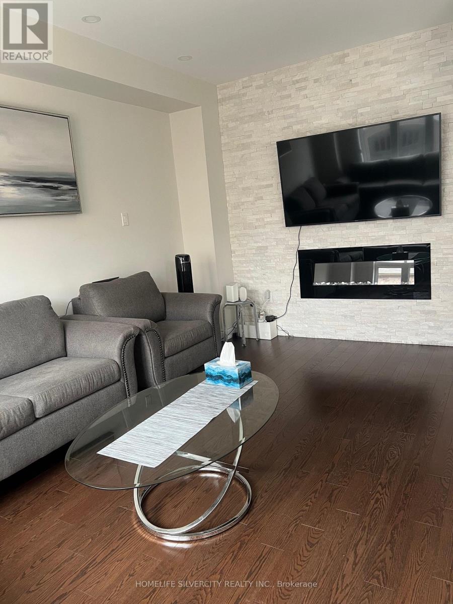 88 Roulette Crescent, Brampton, Ontario  L7A 4R6 - Photo 4 - W12531198