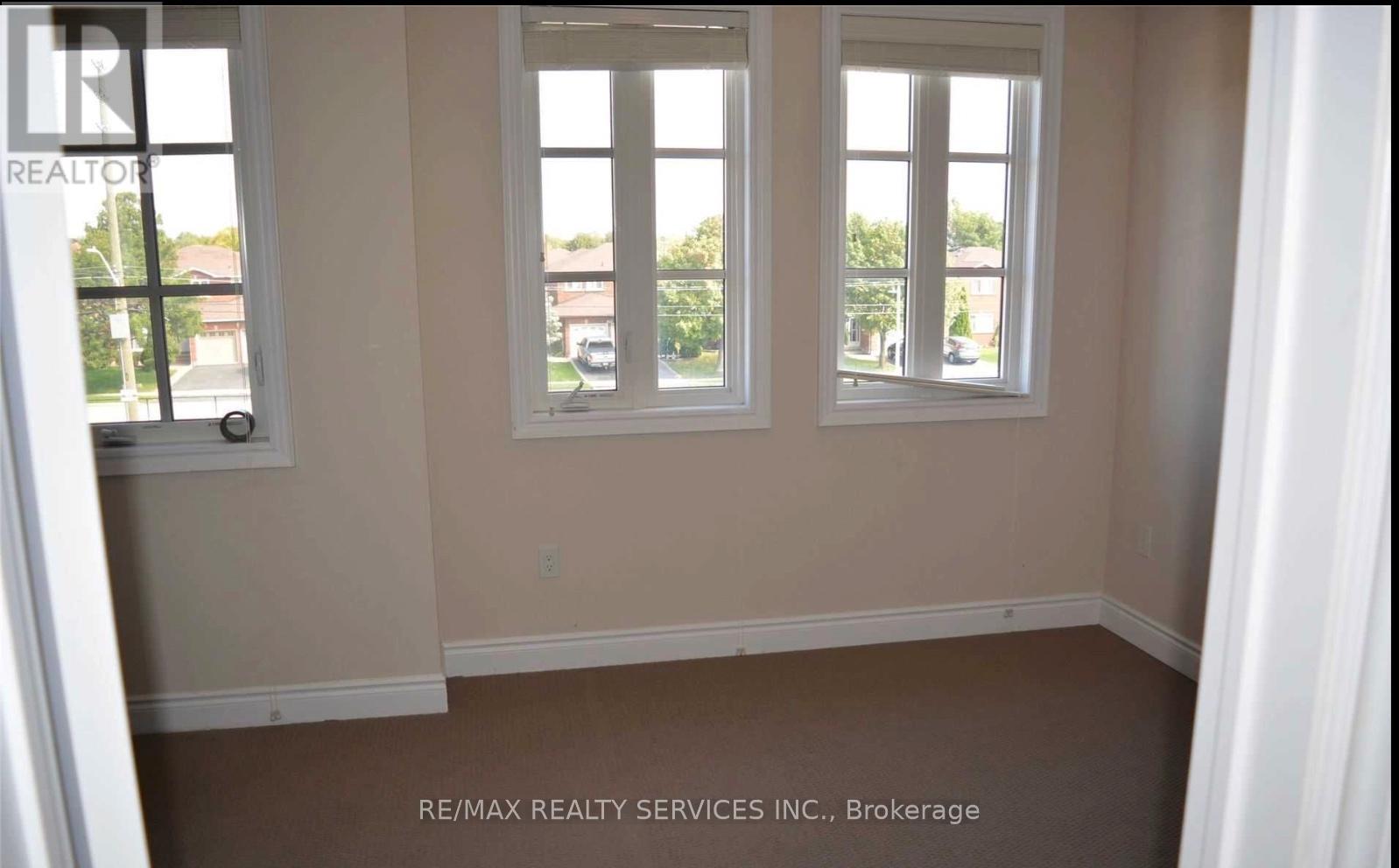 28 - 2184 Trafalgar Road, Oakville, Ontario  L6H 0N4 - Photo 3 - W12531204