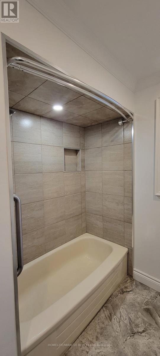 73 Dumfries Avenue, Brampton, Ontario  L6Z 2X9 - Photo 12 - W12531216