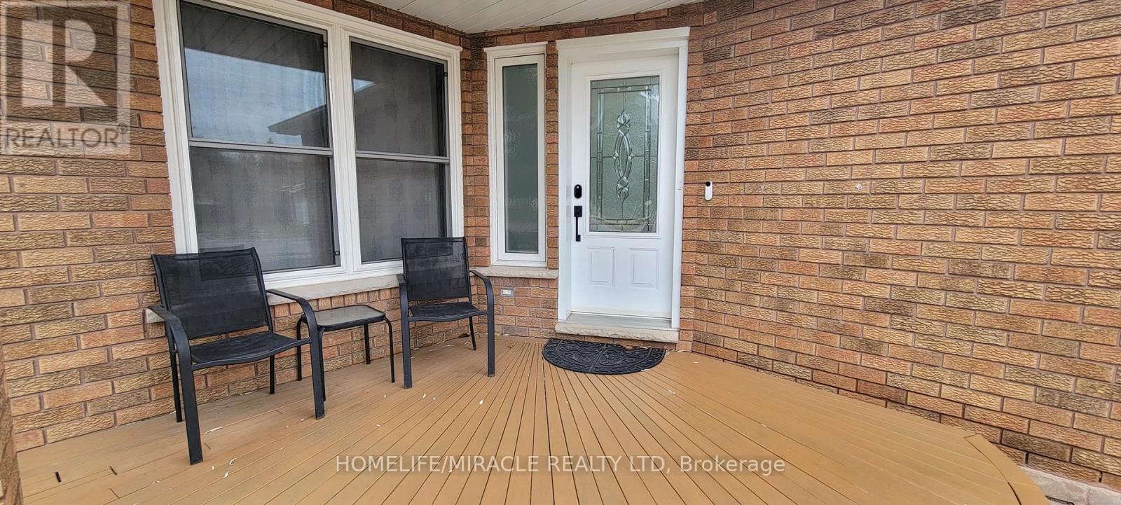 73 Dumfries Avenue, Brampton, Ontario  L6Z 2X9 - Photo 3 - W12531216