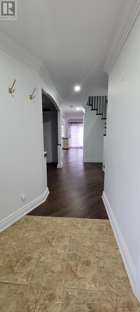 73 Dumfries Avenue, Brampton, Ontario  L6Z 2X9 - Photo 4 - W12531216