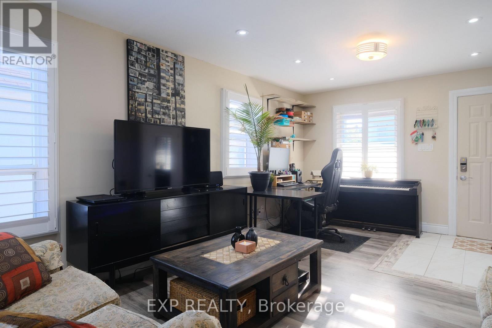 3968 St Peter Street E, Niagara Falls, Ontario  L2J 2N8 - Photo 4 - X12530438