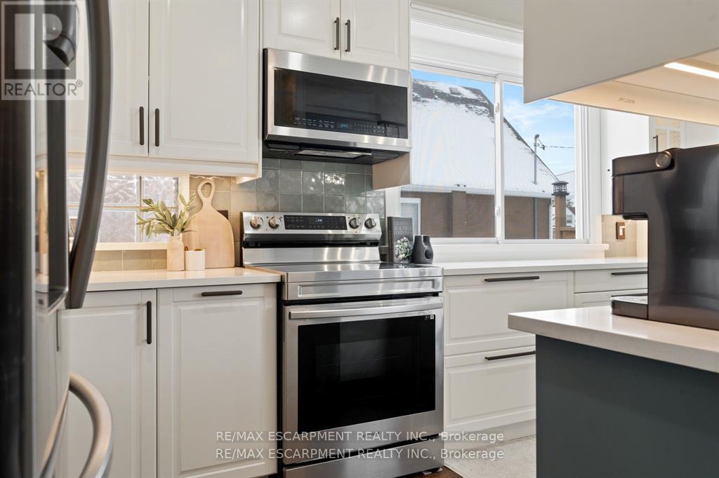 18 Flanders Avenue, St. Catharines, Ontario  L2M 5X3 - Photo 10 - X12531174