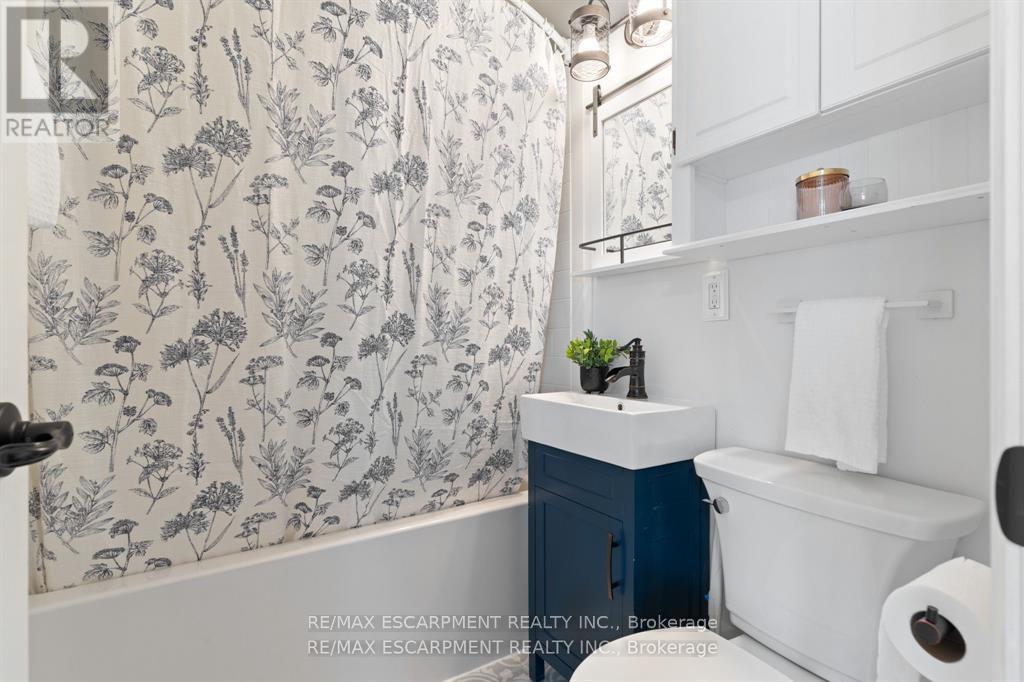 18 Flanders Avenue, St. Catharines, Ontario  L2M 5X3 - Photo 14 - X12531174