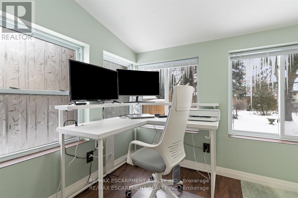 18 Flanders Avenue, St. Catharines, Ontario  L2M 5X3 - Photo 17 - X12531174