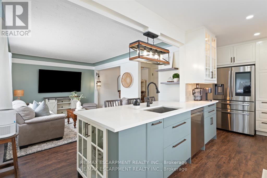 18 Flanders Avenue, St. Catharines, Ontario  L2M 5X3 - Photo 4 - X12531174