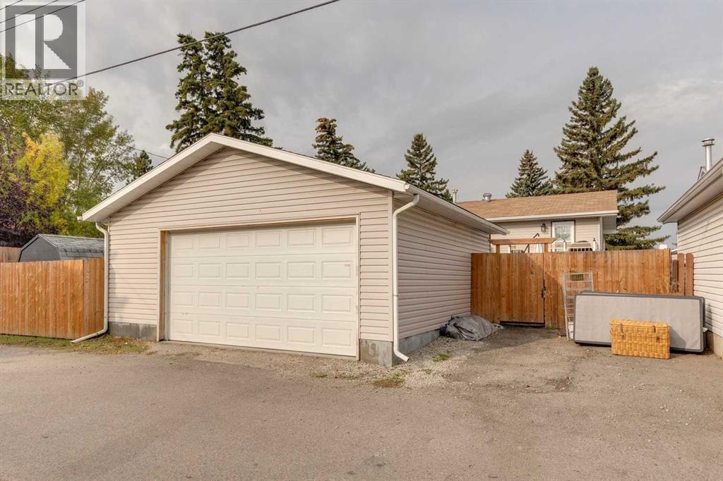 228 Penbrooke Way Se, Calgary, Alberta  T2A 3S8 - Photo 32 - A2257268