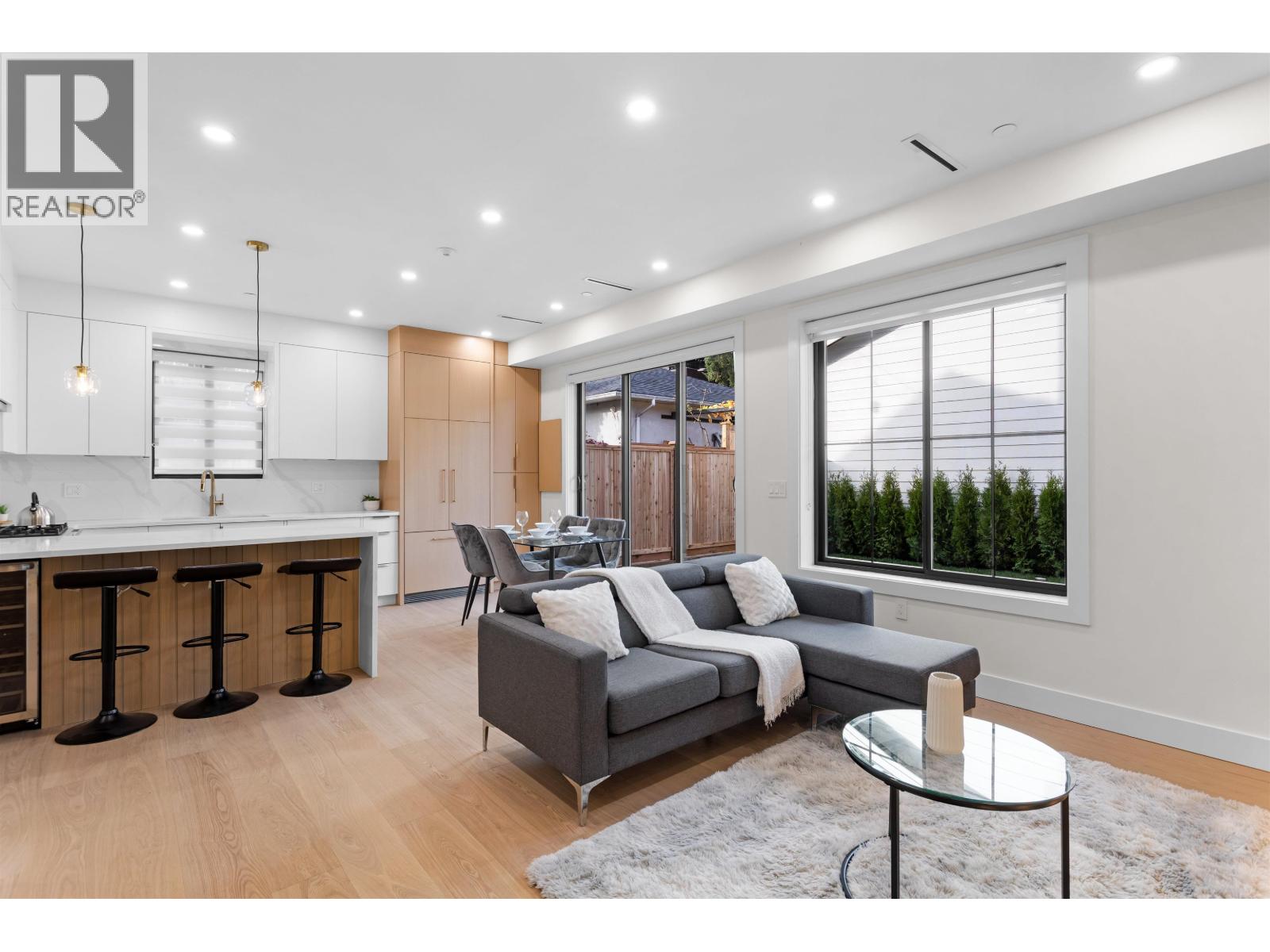 2 3429 Napier Street, Vancouver, British Columbia  V5K 2X5 - Photo 3 - R3066461