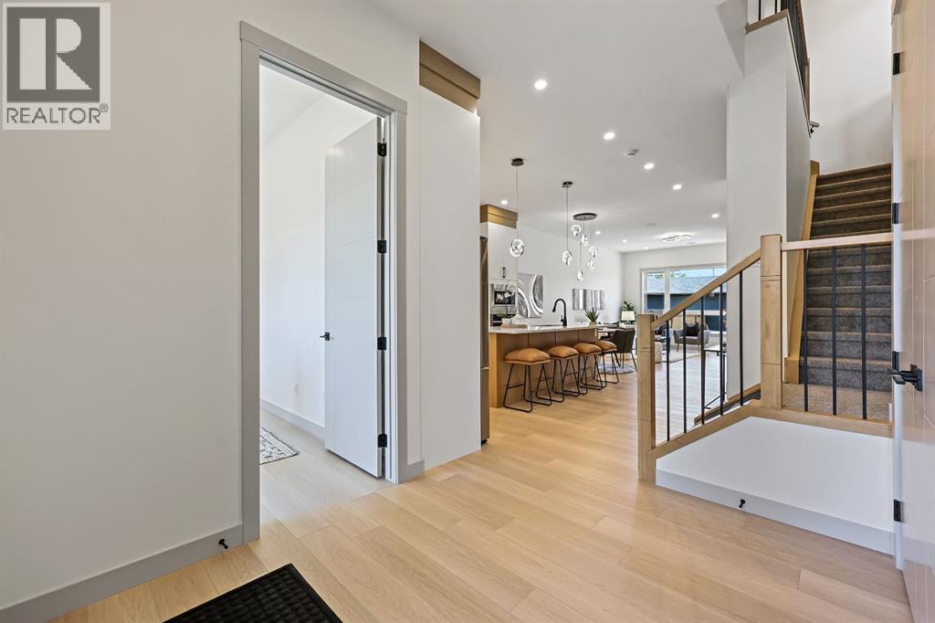 4627 84 Street Nw, Calgary, Alberta  T3B 2R4 - Photo 4 - A2260045