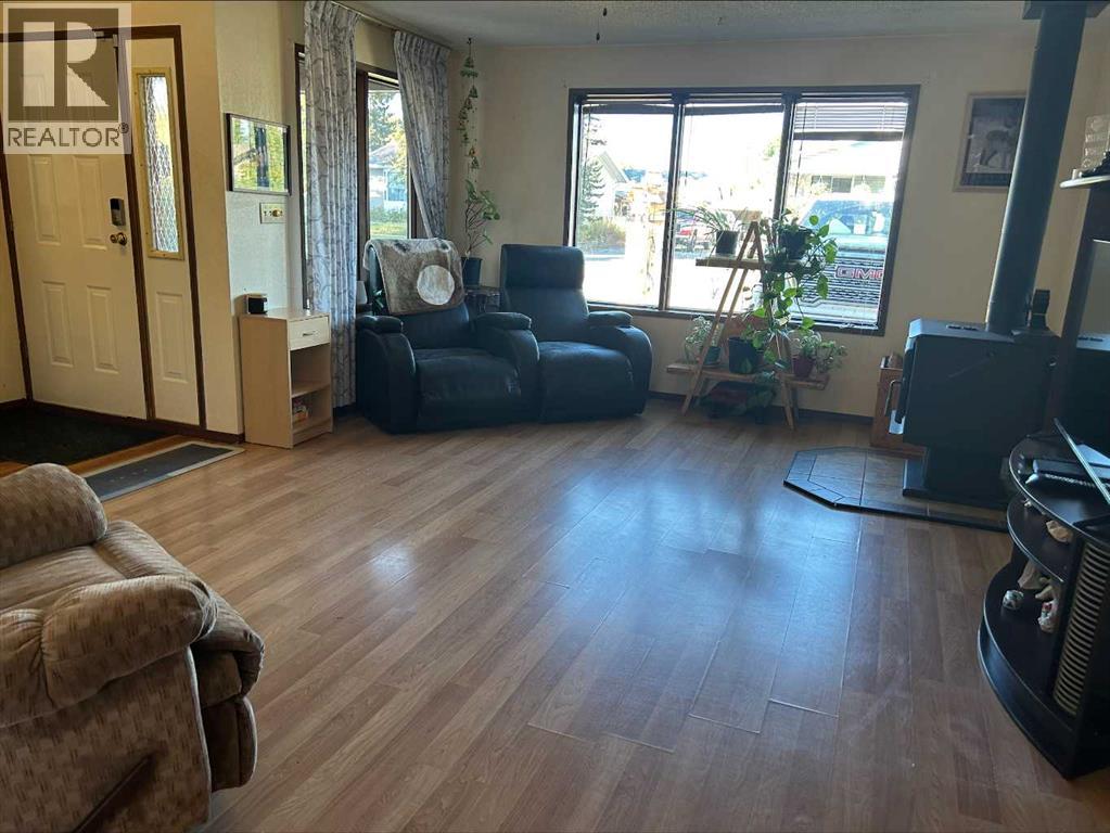 5119 51 Ave, Caroline, Alberta  T0M 1M0 - Photo 9 - A2262816