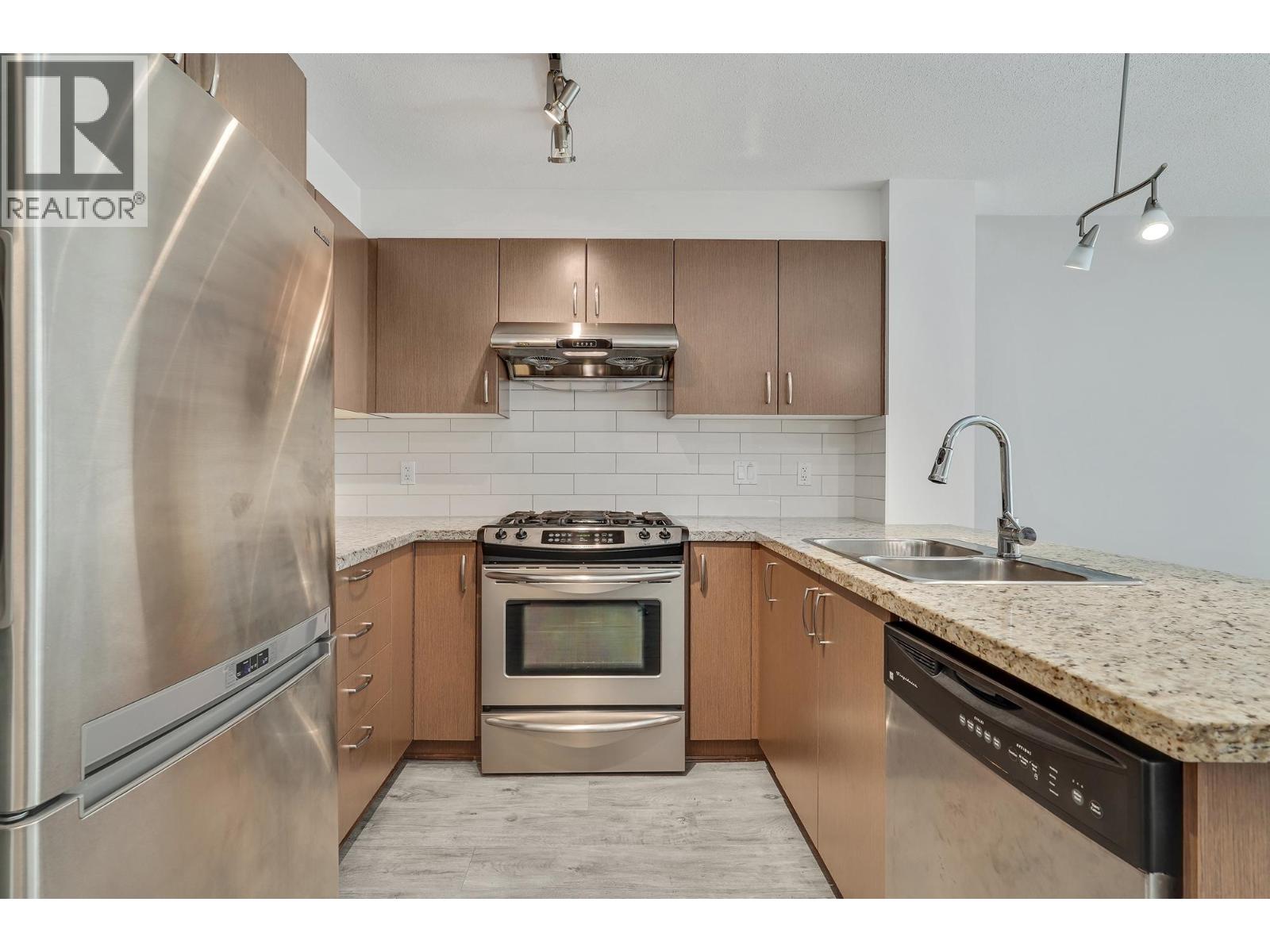 204 3097 Lincoln Avenue, Coquitlam, British Columbia  V3B 0E3 - Photo 2 - R3066450