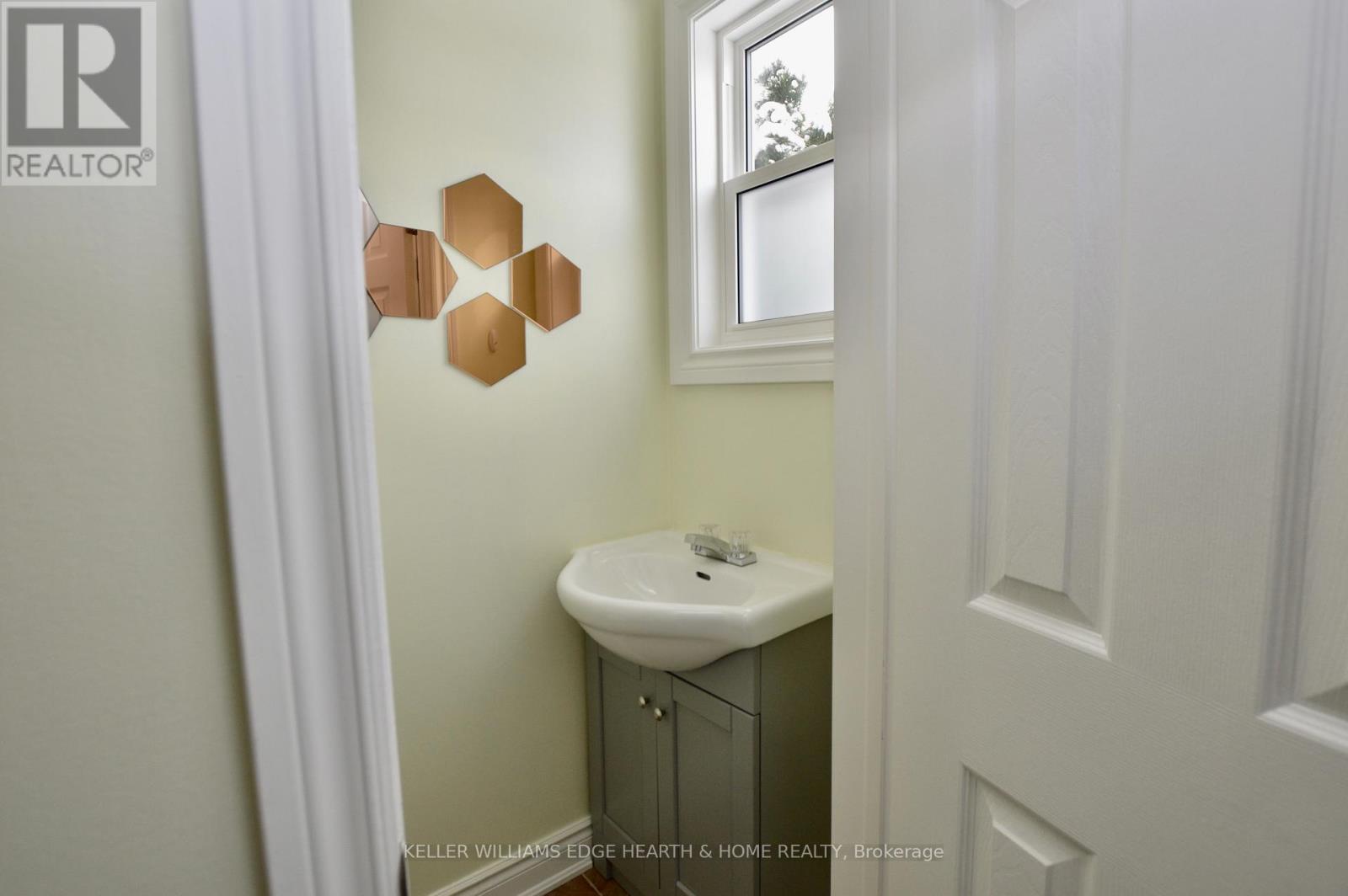 2 - 977 Francis Road, Burlington, Ontario  L7T 3Z1 - Photo 3 - W12531244