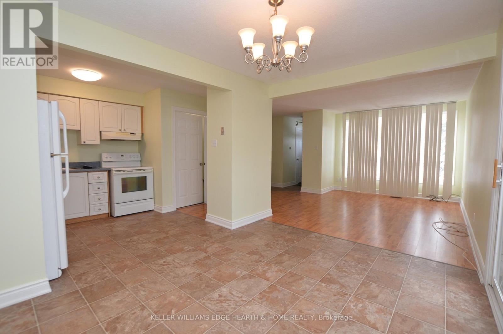 2 - 977 Francis Road, Burlington, Ontario  L7T 3Z1 - Photo 4 - W12531244