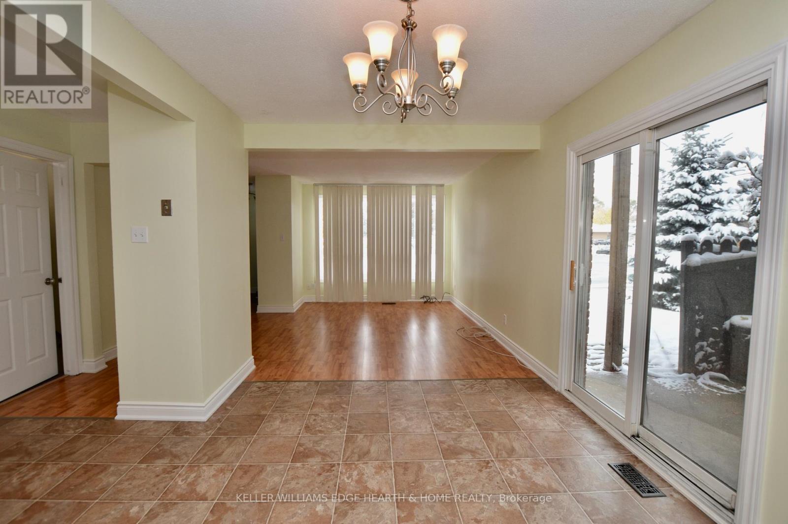 2 - 977 Francis Road, Burlington, Ontario  L7T 3Z1 - Photo 9 - W12531244