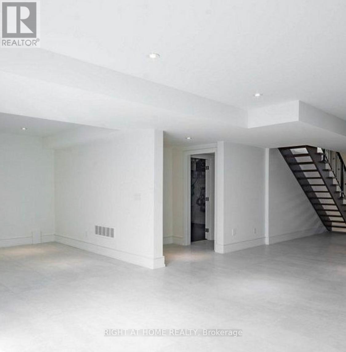 33 Cartwright Avenue W, Toronto, Ontario  M6A 1T8 - Photo 23 - W12531274