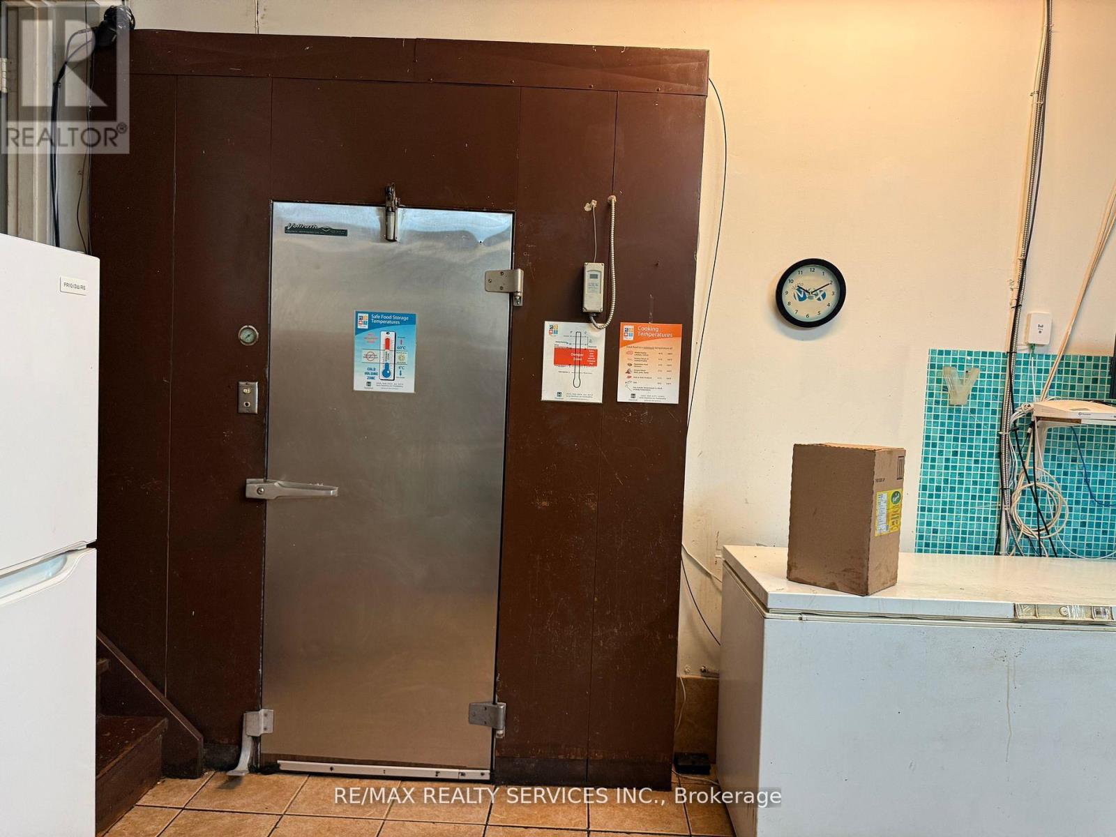 354 Main Street W, Hamilton, Ontario  L8P 1K2 - Photo 15 - X12485821