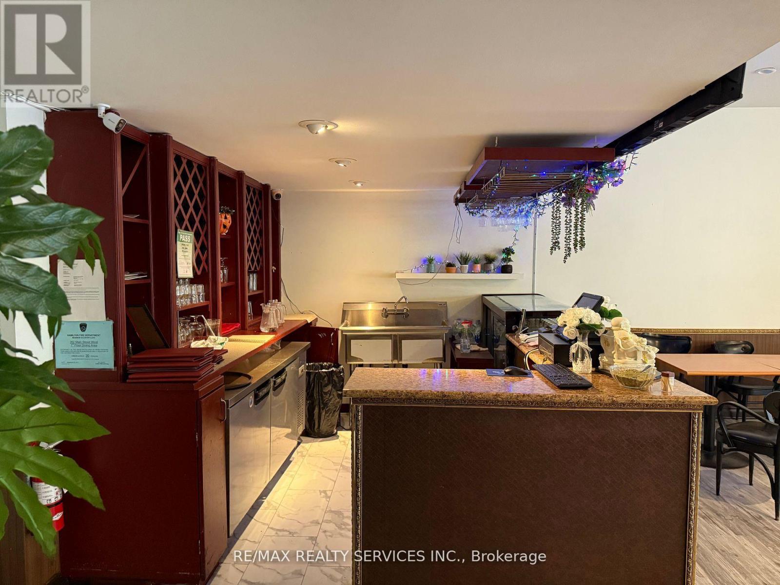 354 Main Street W, Hamilton, Ontario  L8P 1K2 - Photo 11 - X12485821