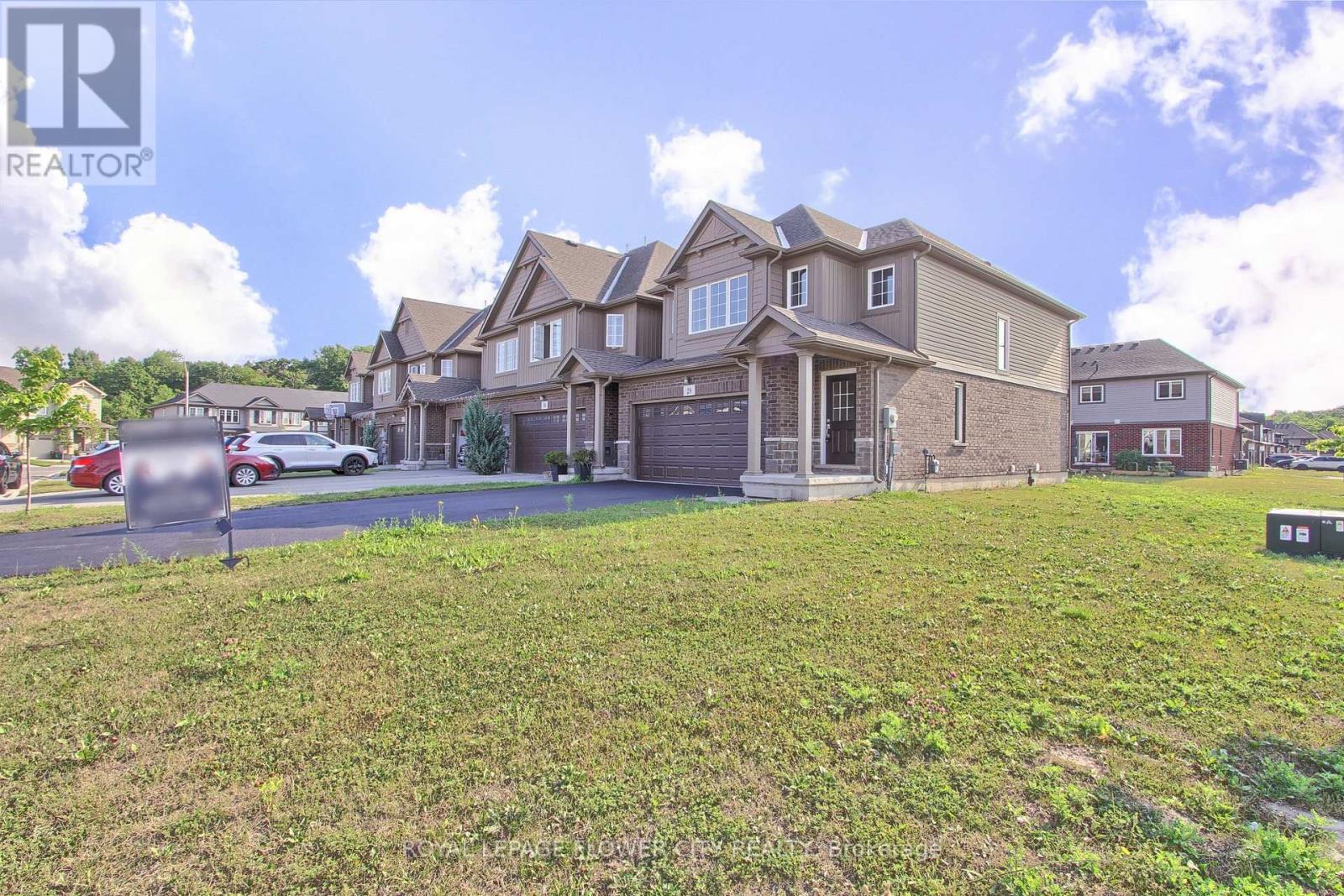 28 Wilkerson Street, Thorold, Ontario  L2V 0G4 - Photo 3 - X12531242