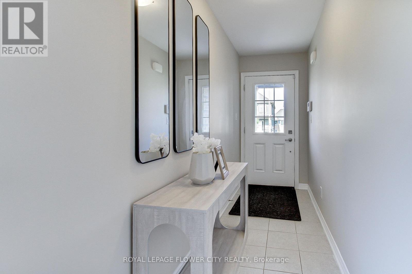 28 Wilkerson Street, Thorold, Ontario  L2V 0G4 - Photo 4 - X12531242