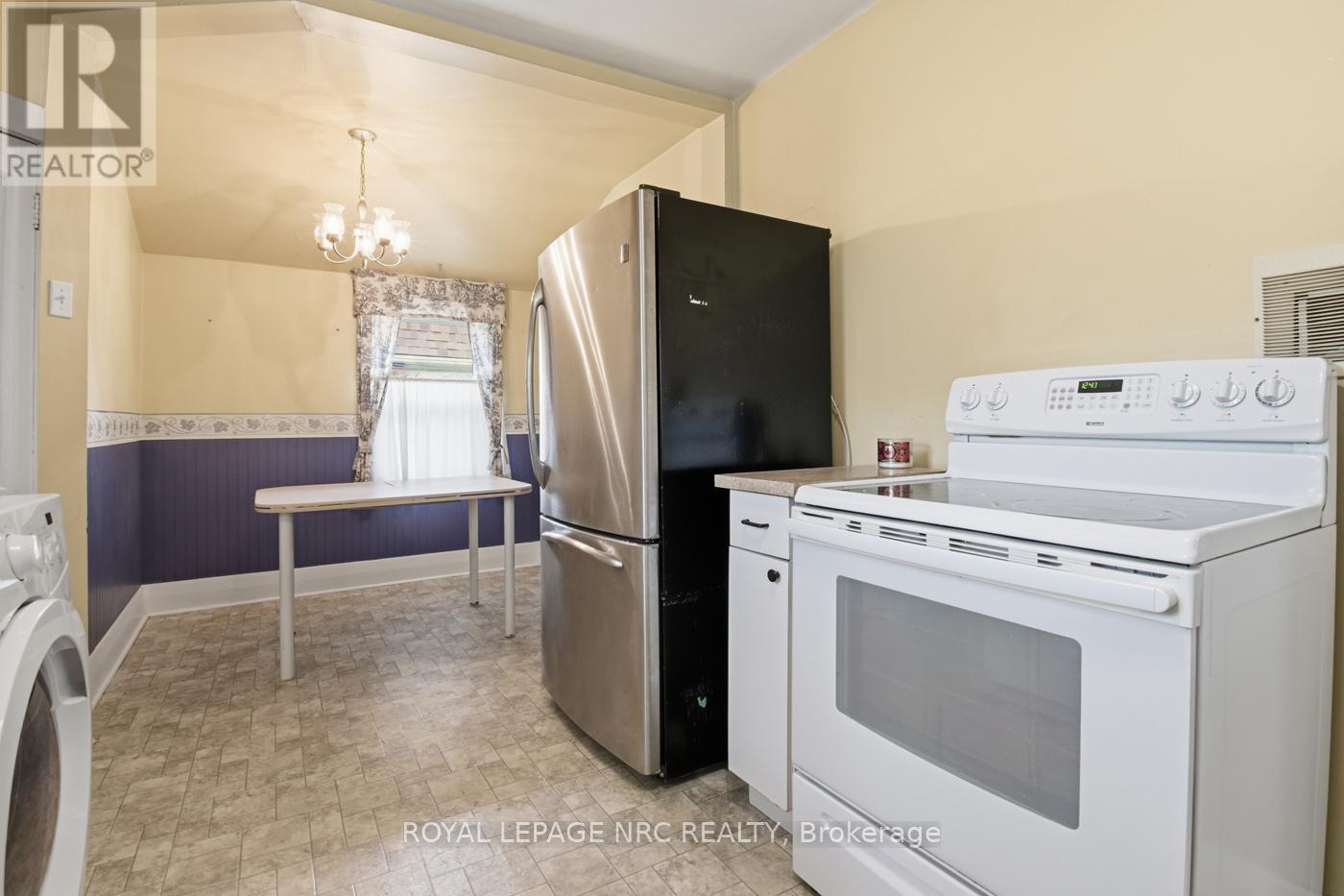 103 Main Street E, Port Colborne, Ontario  L3K 1S3 - Photo 11 - X12531322