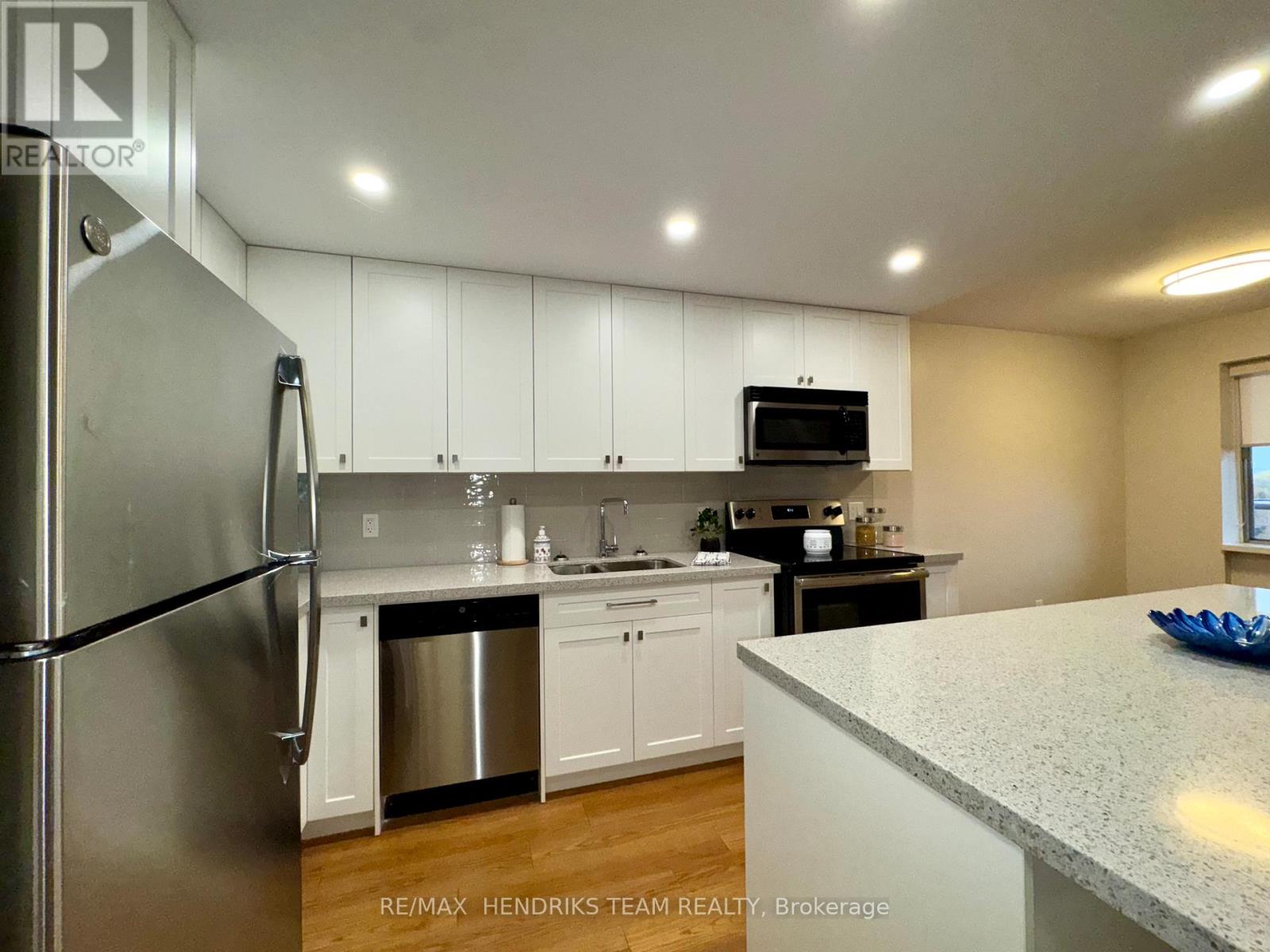 608 - 608 Lake Street, St. Catharines, Ontario  L2N 5S9 - Photo 2 - X12531326