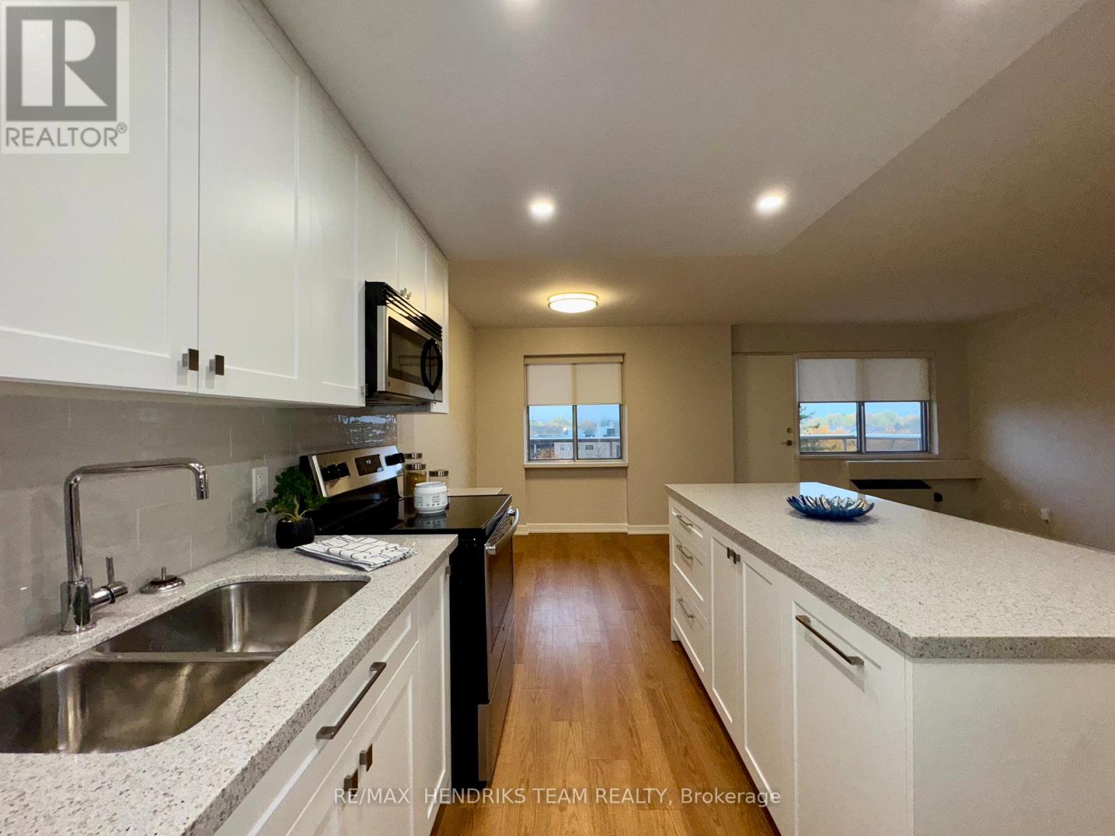 608 - 608 Lake Street, St. Catharines, Ontario  L2N 5S9 - Photo 3 - X12531326