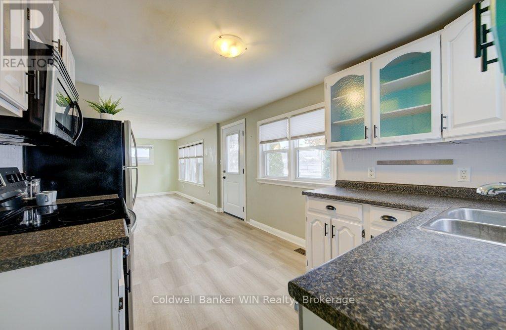 383 Wellington Street E, Wellington North, Ontario  N0G 2L2 - Photo 6 - X12531318