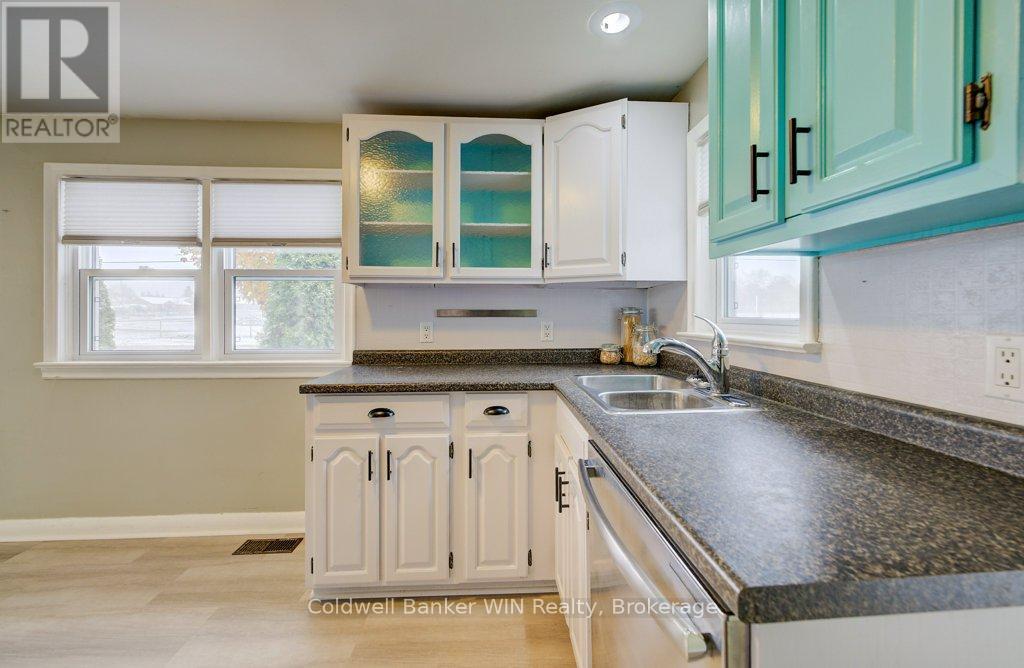 383 Wellington Street E, Wellington North, Ontario  N0G 2L2 - Photo 8 - X12531318