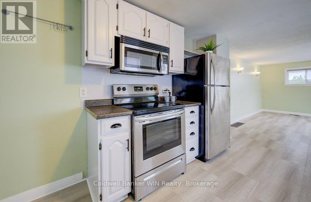 383 Wellington Street E, Wellington North, Ontario  N0G 2L2 - Photo 9 - X12531318