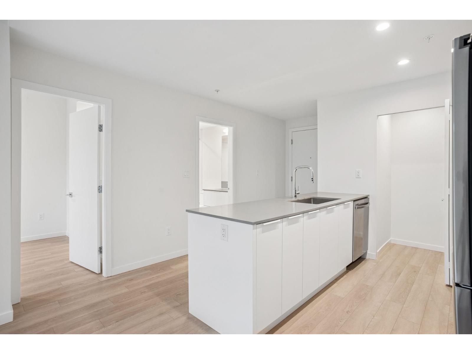 208 14257 103a Avenue, Surrey, British Columbia  V3T 1T1 - Photo 6 - R3048750