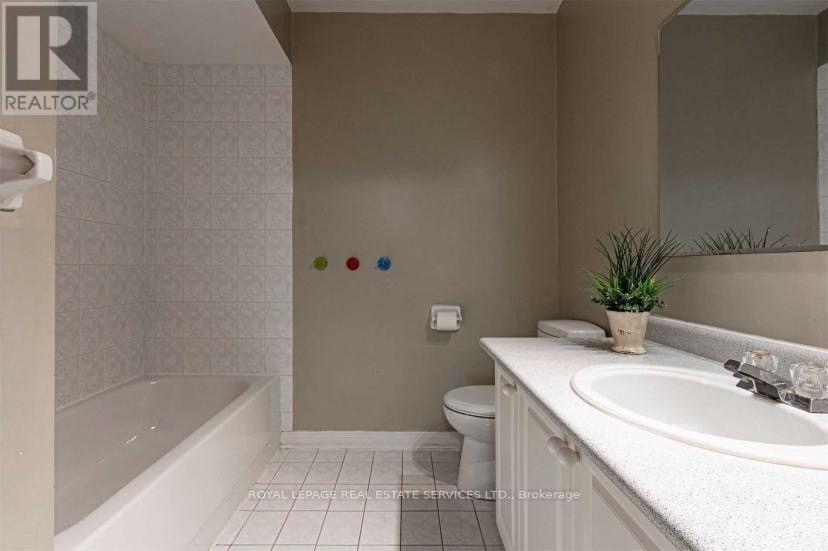 2220 Ridge Landing, Oakville, Ontario L6M 3L7 - Photo 16 - W12520400