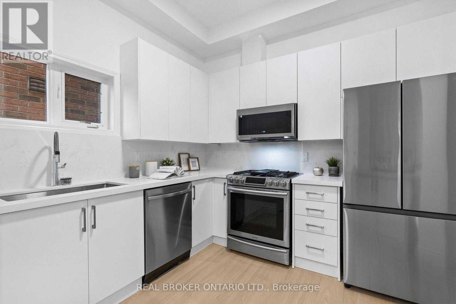 21 Spring Meadow Avenue, Markham, Ontario  L6B 1B5 - Photo 14 - N12531308