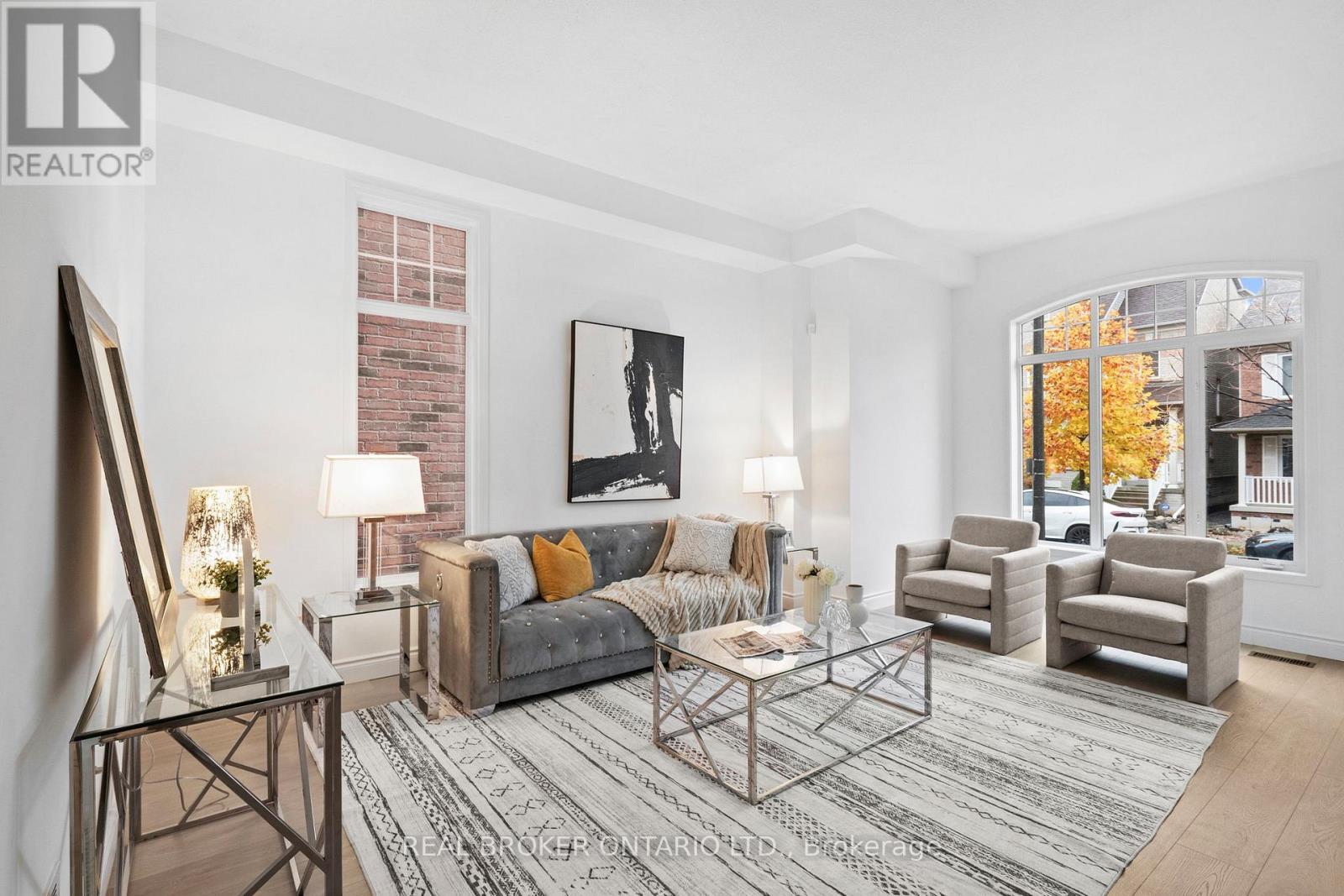 21 Spring Meadow Avenue, Markham, Ontario  L6B 1B5 - Photo 4 - N12531308