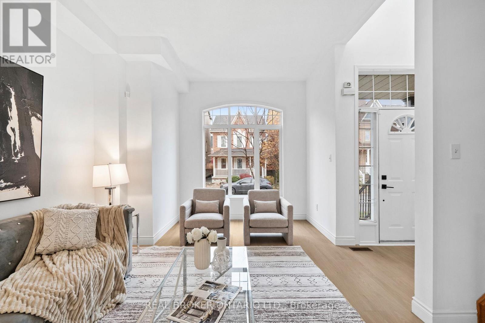 21 Spring Meadow Avenue, Markham, Ontario  L6B 1B5 - Photo 6 - N12531308