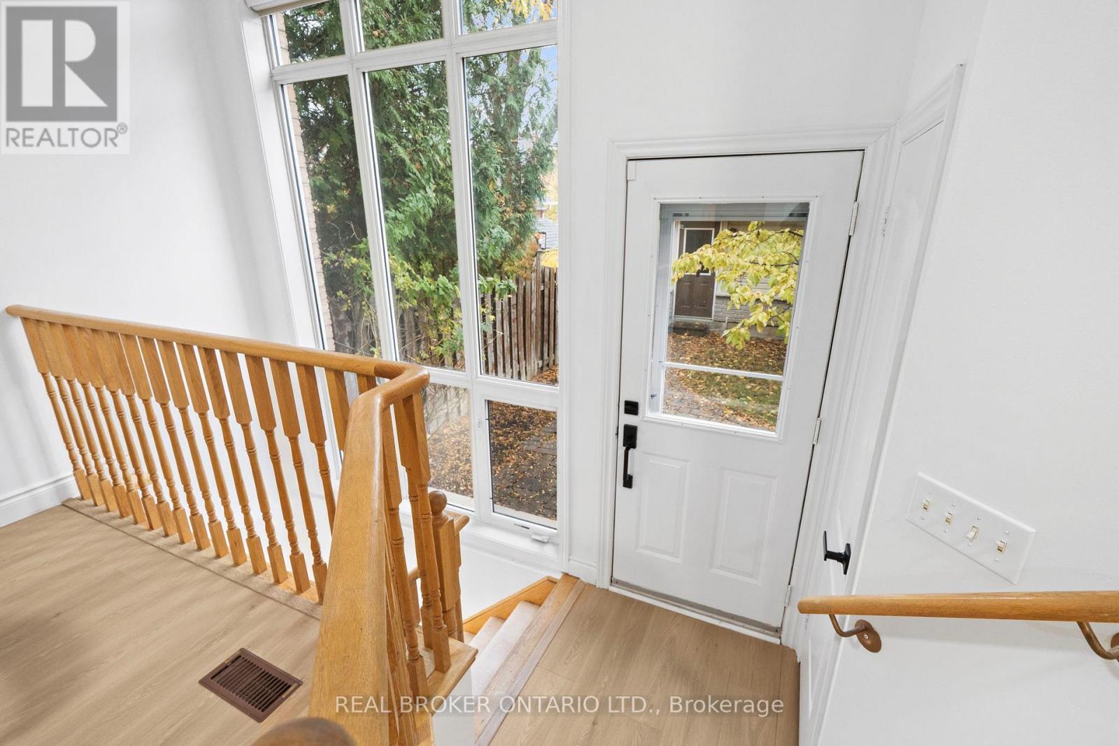 21 Spring Meadow Avenue, Markham, Ontario  L6B 1B5 - Photo 9 - N12531308